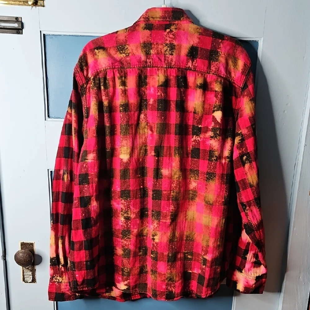 Faded Glory Red and Black Plaid Reverse Bleached Flannel Shirt - Picture 4 of 7